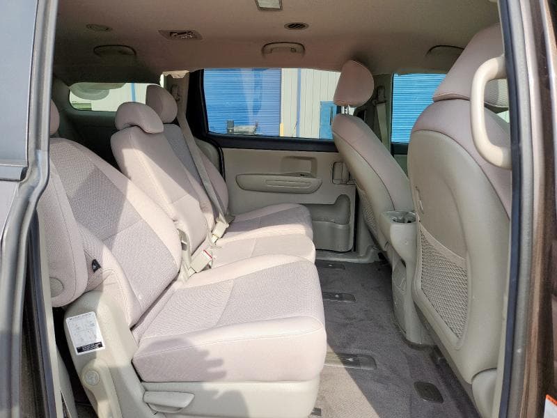 2018 KIA SEDONA LX 11