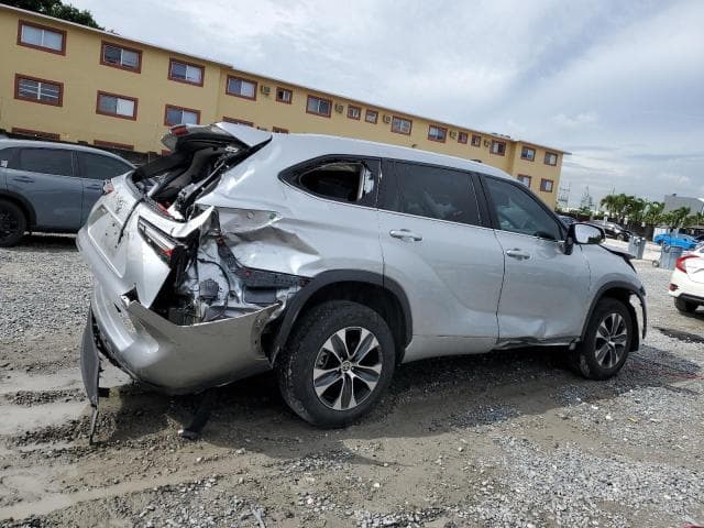2021 TOYOTA HIGHLANDER XLE 3