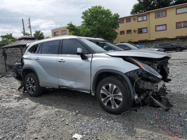 2021 TOYOTA HIGHLANDER XLE 4