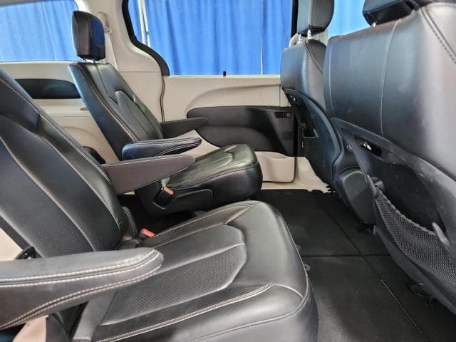 2023 CHRYSLER PACIFICA TOURING L 11