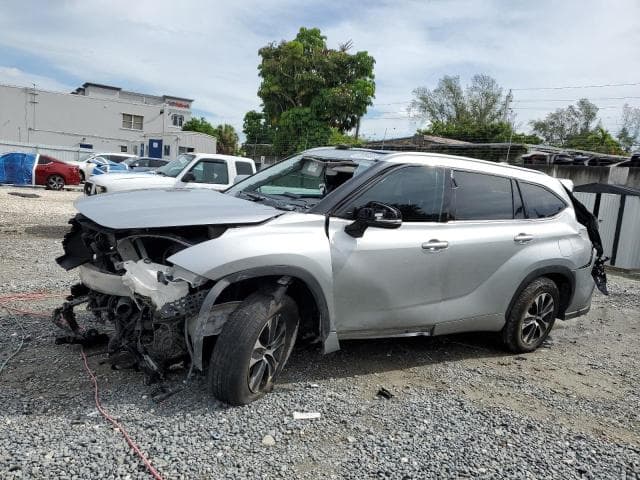 2021 TOYOTA HIGHLANDER XLE - 1