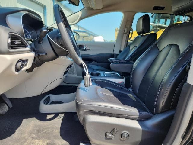 2023 CHRYSLER PACIFICA TOURING L 7