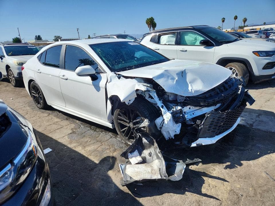 2022 TOYOTA CAMRY SE 4