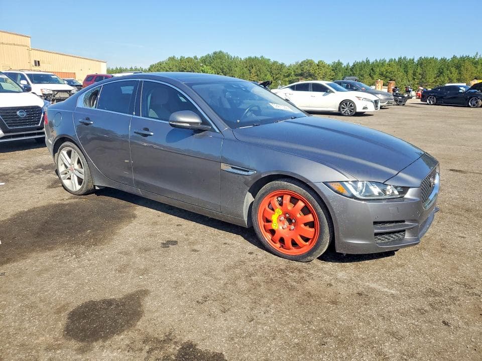 2017 JAGUAR XE PRESTIGE 4