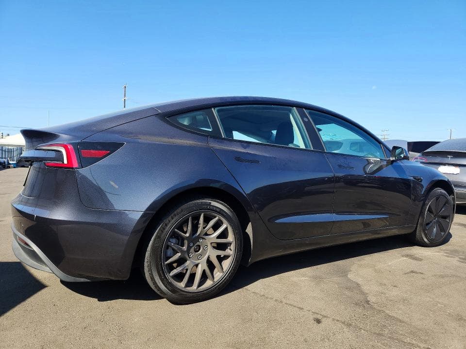 2025 TESLA MODEL 3 3