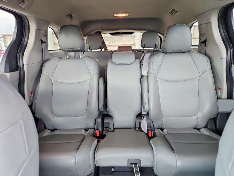 2021 TOYOTA SIENNA XLE 10