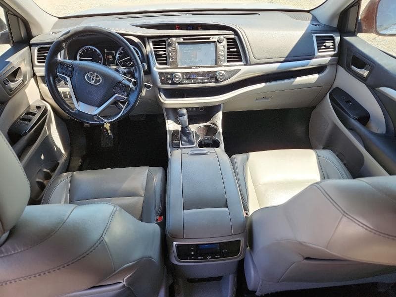 2017 TOYOTA HIGHLANDER XLE 8