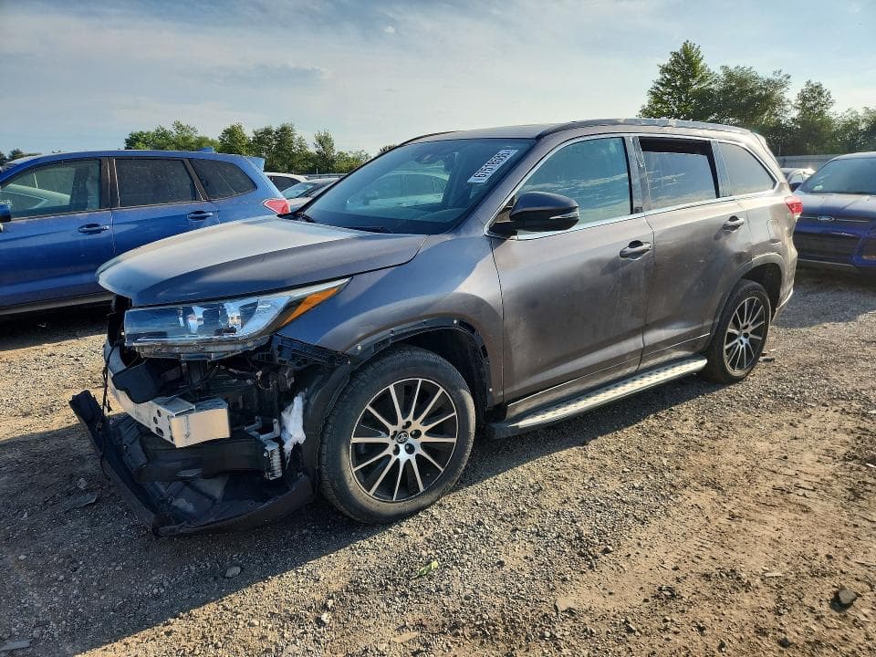 2017 TOYOTA HIGHLANDER SE - 1