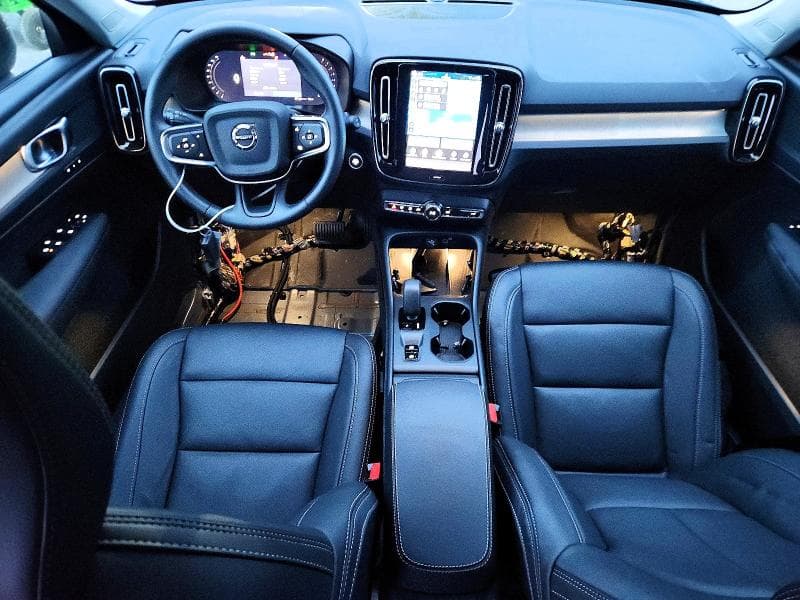 2026 VOLVO XC40 CORE 8