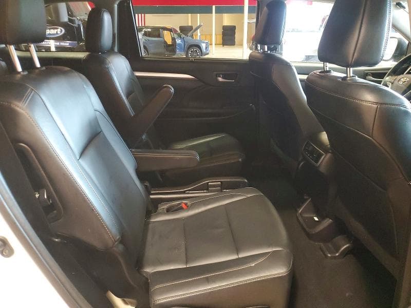 2017 TOYOTA HIGHLANDER XLE 11