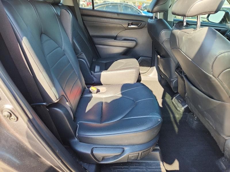 2020 TOYOTA HIGHLANDER XLE 11