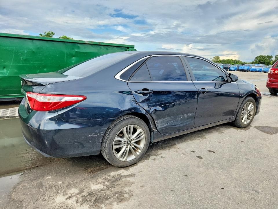 2017 TOYOTA CAMRY SE 3
