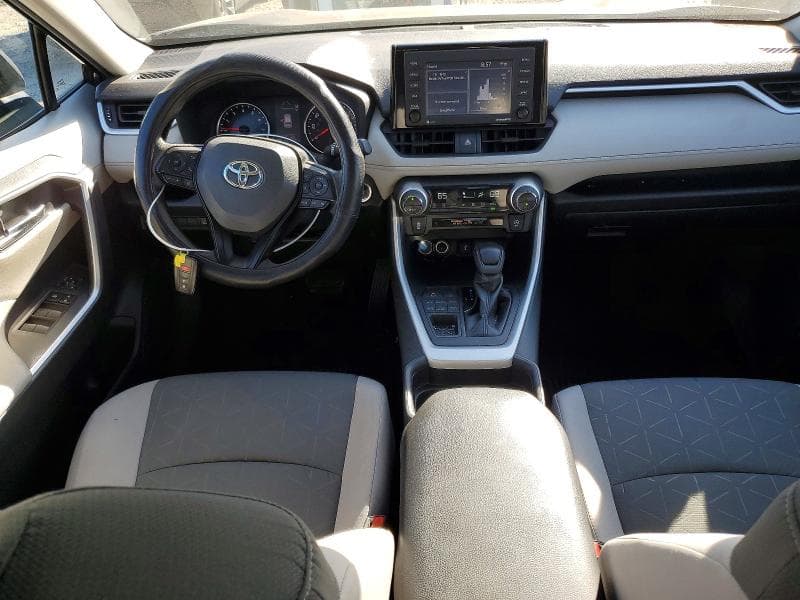 2020 TOYOTA RAV4 XLE 8