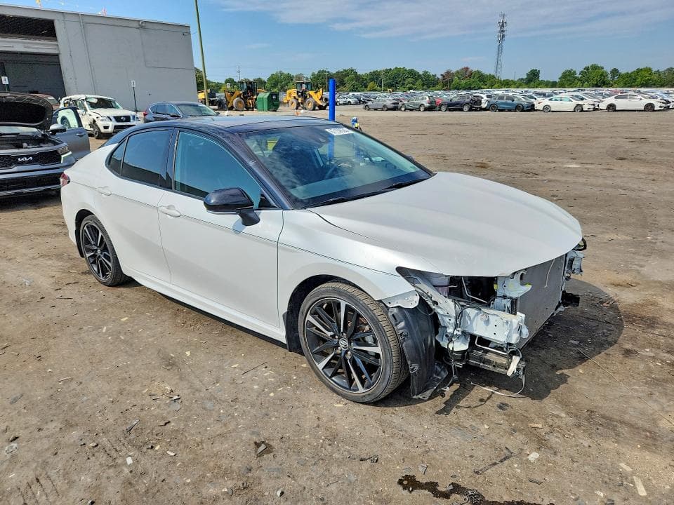 2019 TOYOTA CAMRY XSE 4