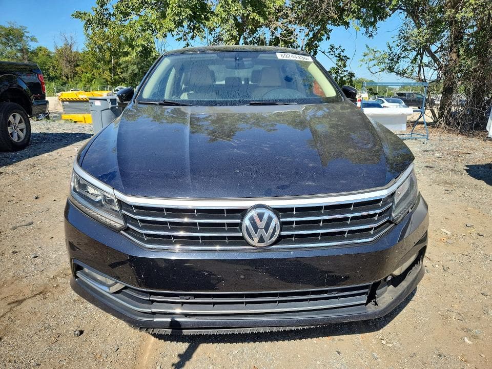 2018 VOLKSWAGEN PASSAT SE 5