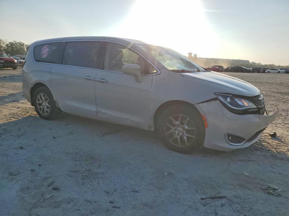 2020 CHRYSLER PACIFICA TOURING 4