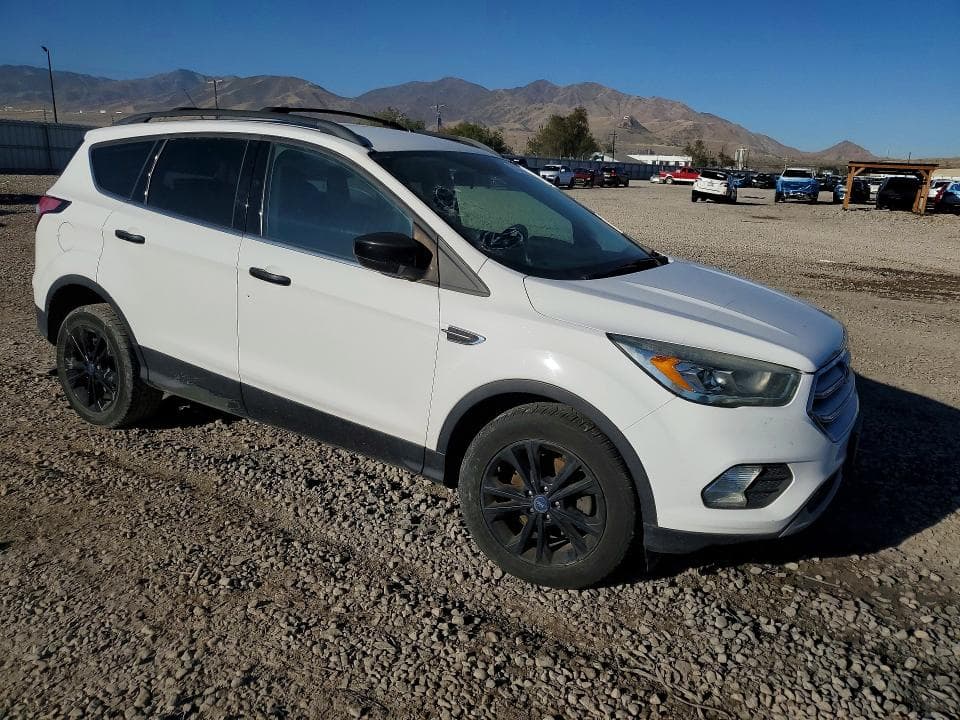 2017 FORD ESCAPE SE 4