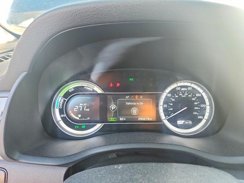 2017 KIA NIRO LX 9