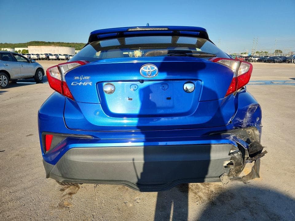 2020 TOYOTA C-HR LE 6