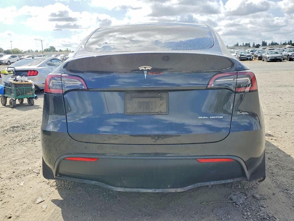 2024 TESLA MODEL Y 6