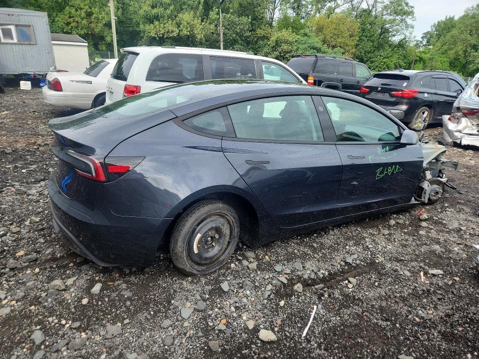 2025 TESLA MODEL 3 3