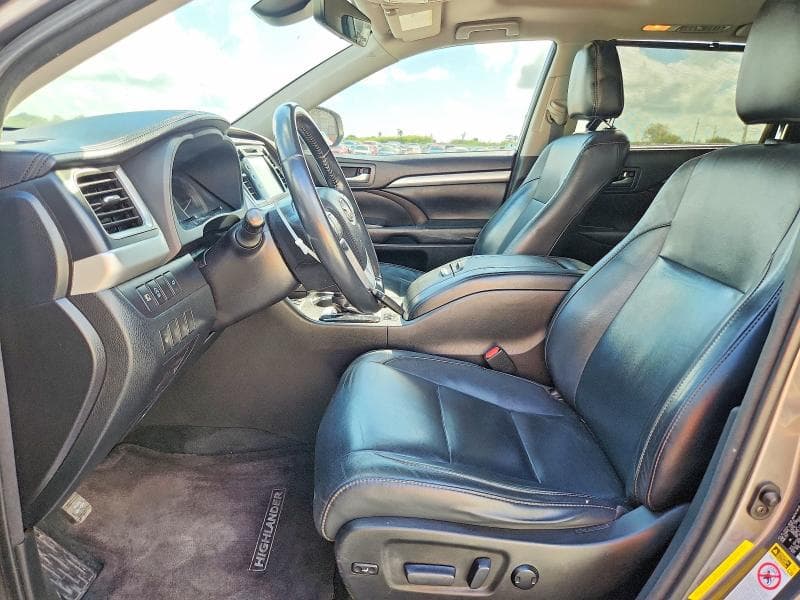 2017 TOYOTA HIGHLANDER XLE 7