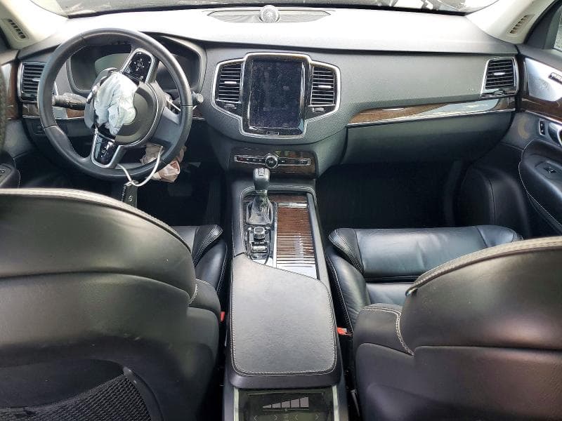2017 VOLVO XC90 T6 8