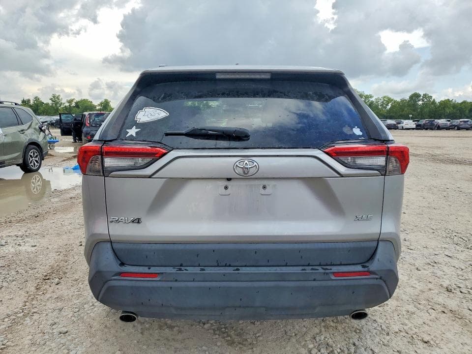2020 TOYOTA RAV4 XLE 6