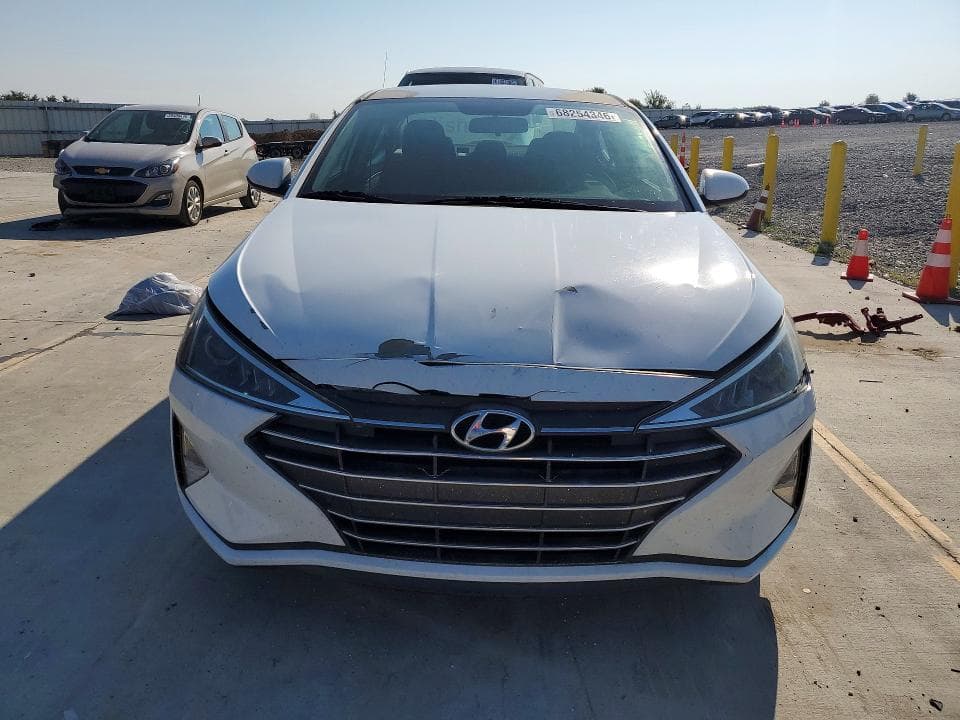 2019 HYUNDAI ELANTRA SE 5
