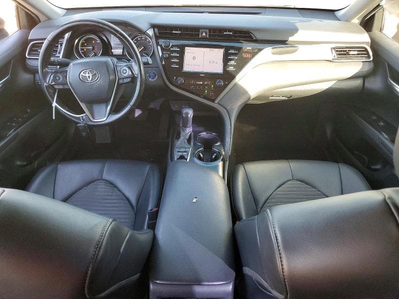 2020 TOYOTA CAMRY SE 8