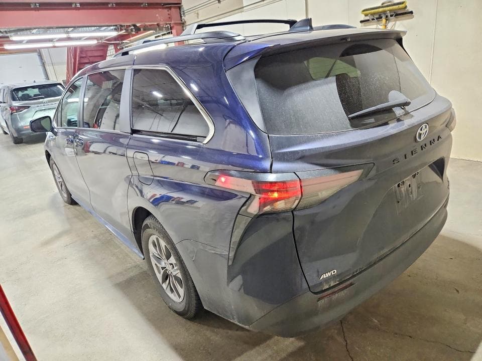 2024 TOYOTA SIENNA LE 2