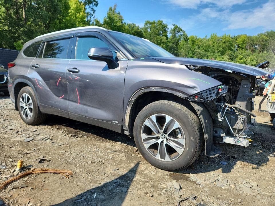 2022 TOYOTA HIGHLANDER HYBRID XLE 4