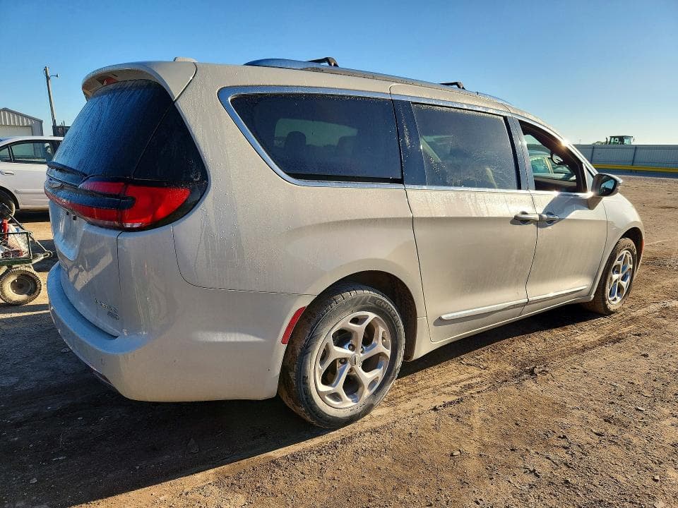 2021 CHRYSLER PACIFICA LIMITED 3