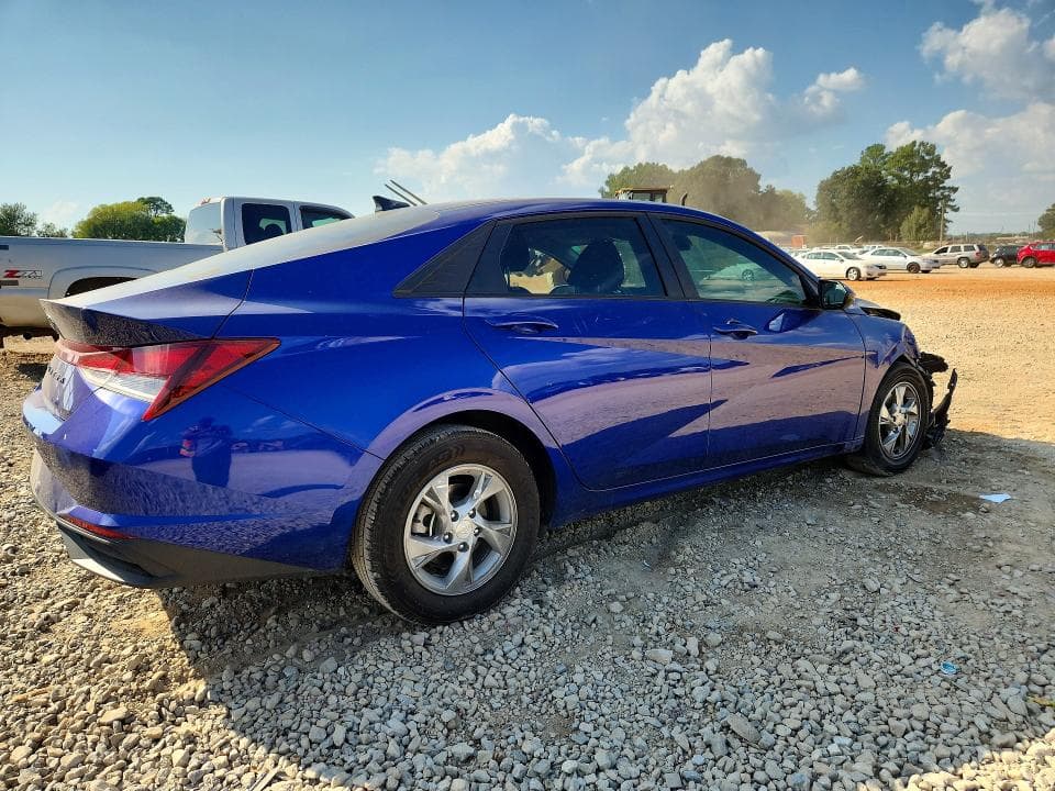 2023 HYUNDAI ELANTRA SE 3