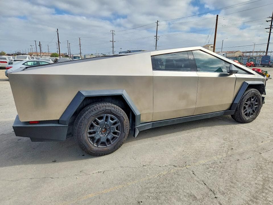 2024 TESLA CYBERTRUCK 3