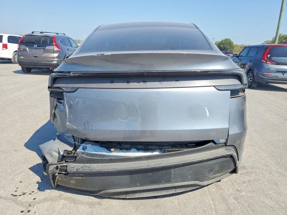 2026 TESLA MODEL Y 6