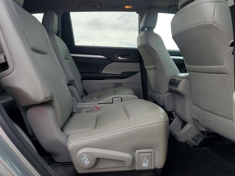 2018 TOYOTA HIGHLANDER XLE 11