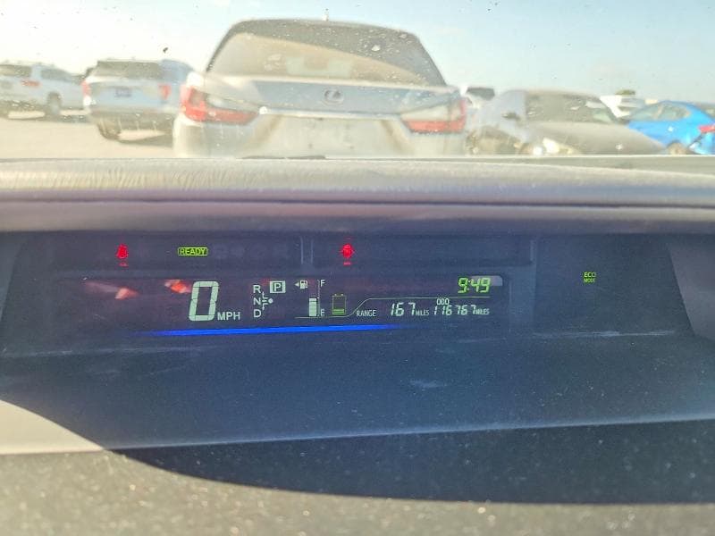 2017 TOYOTA PRIUS V TWO 9