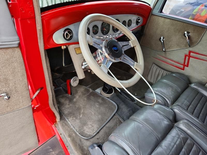 1932 FORD COUPE 8
