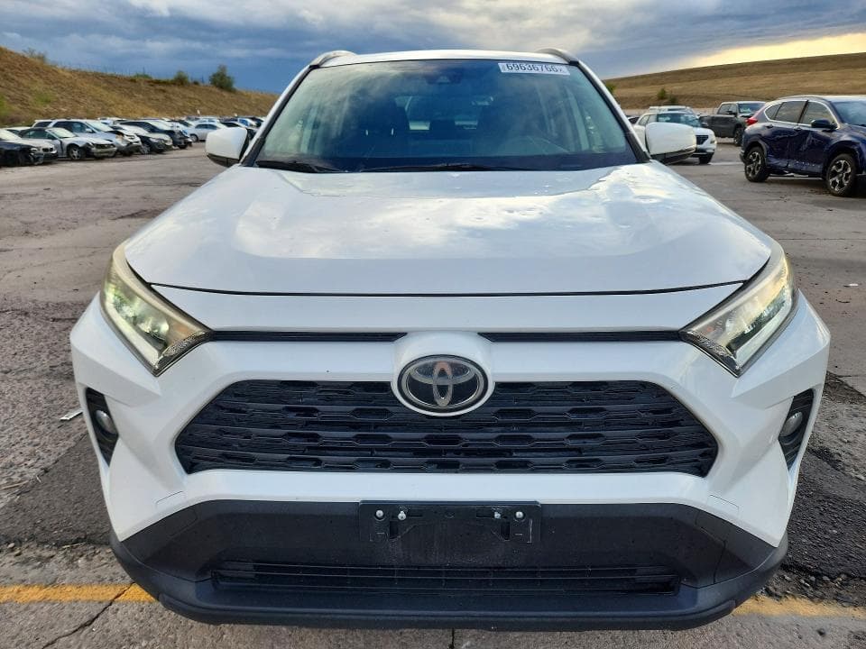 2019 TOYOTA RAV4 XLE 5