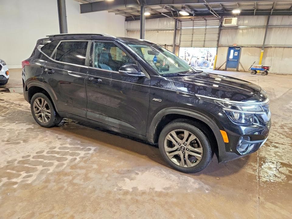 2021 KIA SELTOS S 4