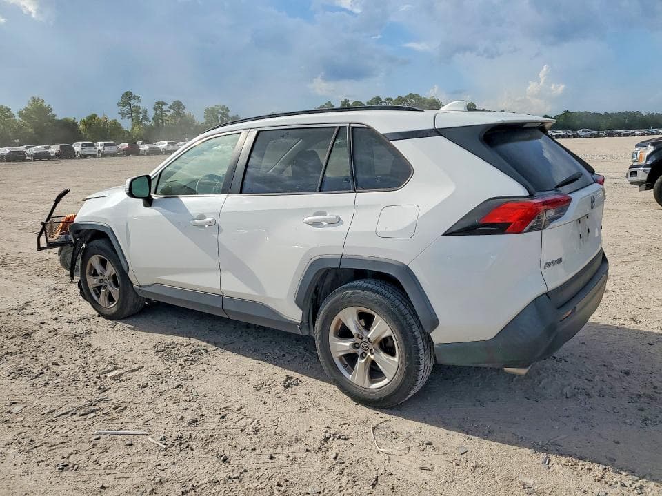 2020 TOYOTA RAV4 XLE 2