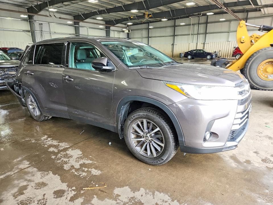 2019 TOYOTA HIGHLANDER XLE 4