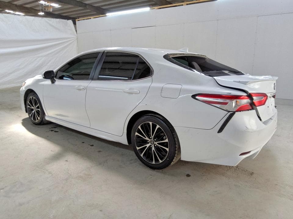 2020 TOYOTA CAMRY SE 2