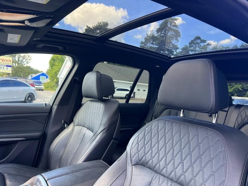 2025 BMW X5 XDRIVE50E 9