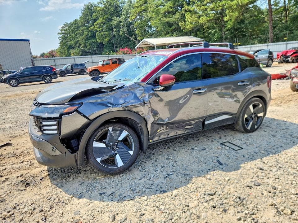 2025 NISSAN KICKS SR