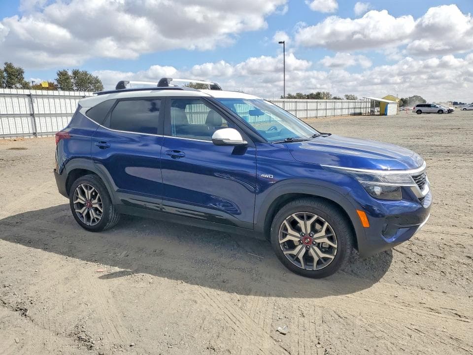 2021 KIA SELTOS S 4