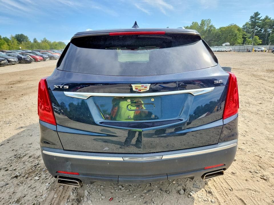 2017 CADILLAC XT5 6