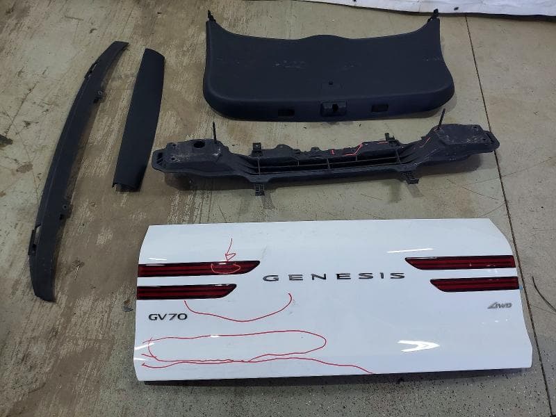 2026 GENESIS GV70 2.5T STANDARD 12