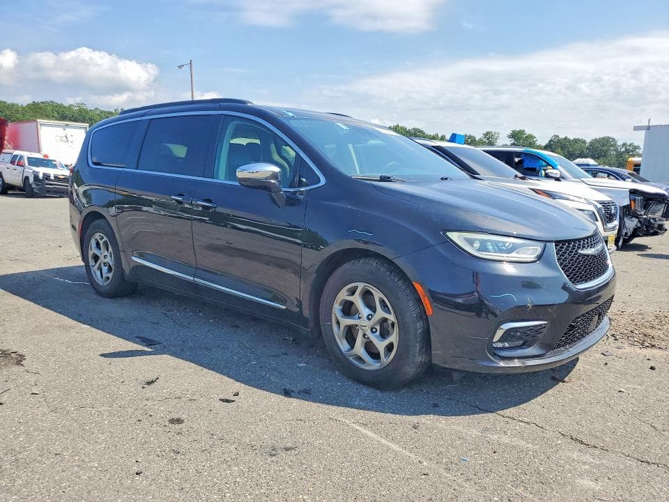 2023 CHRYSLER PACIFICA LIMITED 4